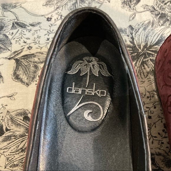 DANSKO Sz 40 Olivia Burgundy Tooled  Suede Slip On Comfort Flats Loafers - Picture 4 of 11